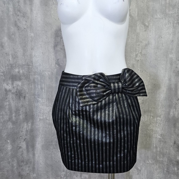 Armani Exchange Dresses & Skirts - Armani Exchange Womens 2 Grey Metallic Black Striped Bow Mini Skirt‎ Cocktail